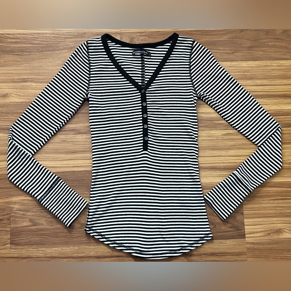Abercrombie & Fitch Black and White Striped Long Sleeve Henley Top